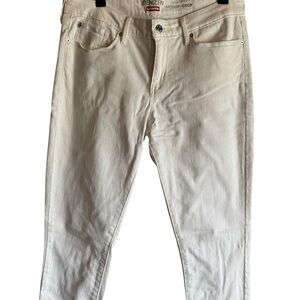 Levi's White Capris Casual Style